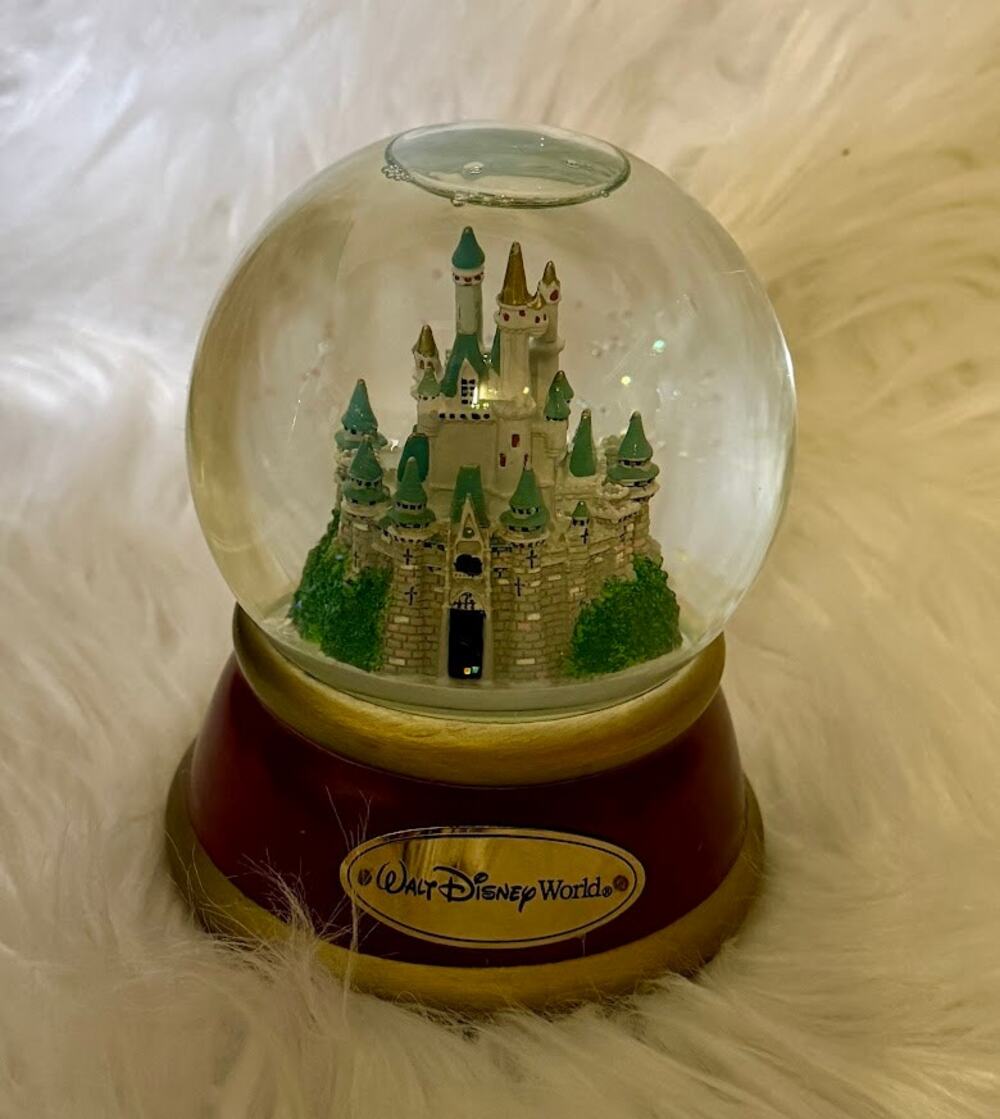 Walt Disney World Music Box Snowglobe Cinderella's Castle "A Dream is a Wish..."